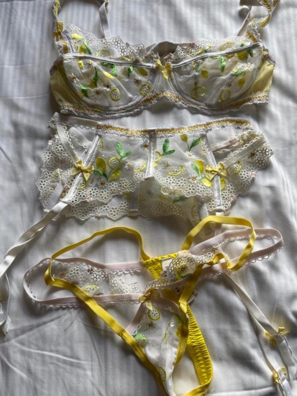 For Love & Lemons Lemon Embroidered 3-Piece Lingerie Set – Small